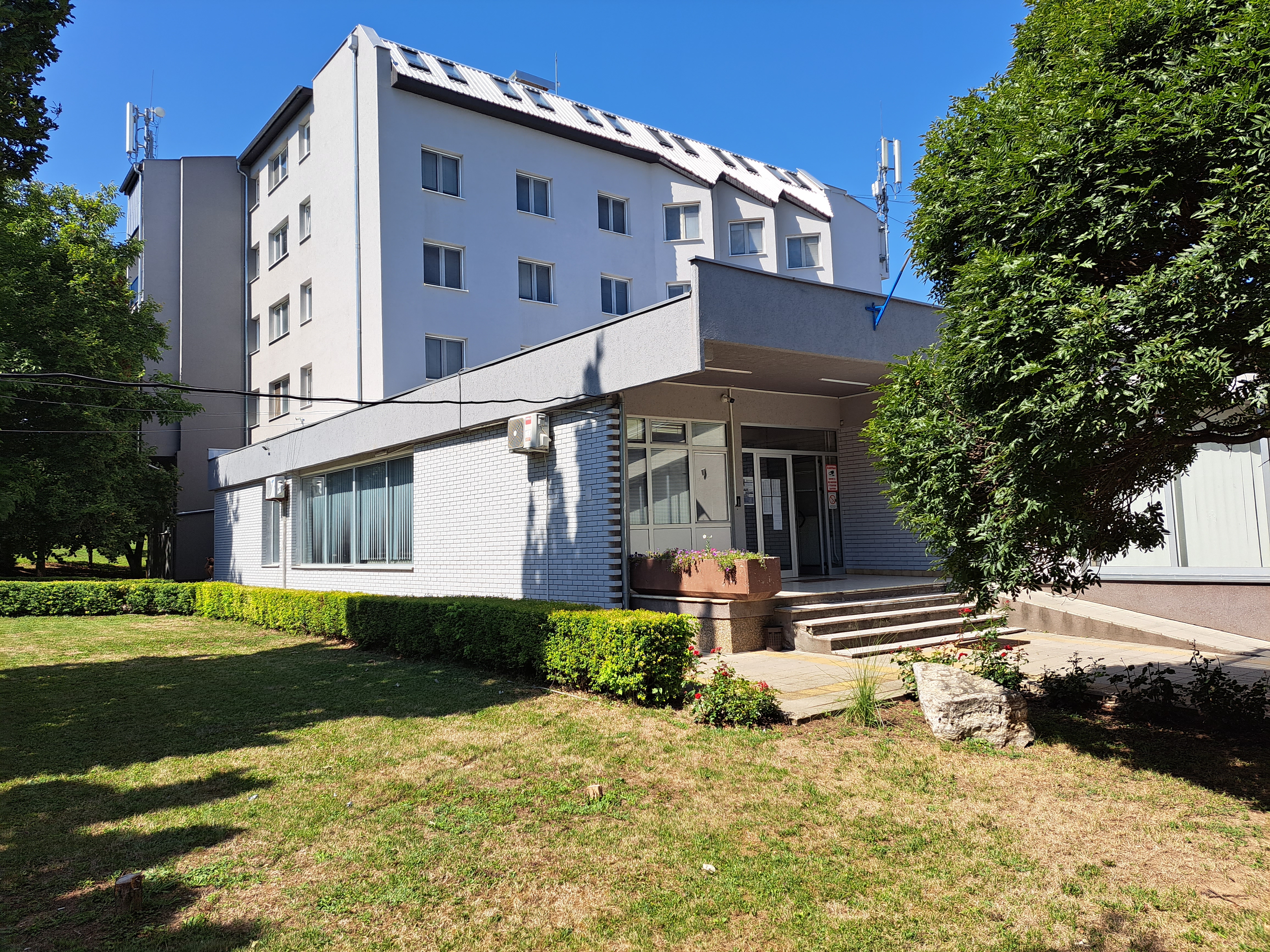 Ученичка зграда – Насловна фотографија