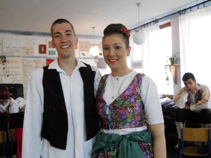 Фолклорна секција 16