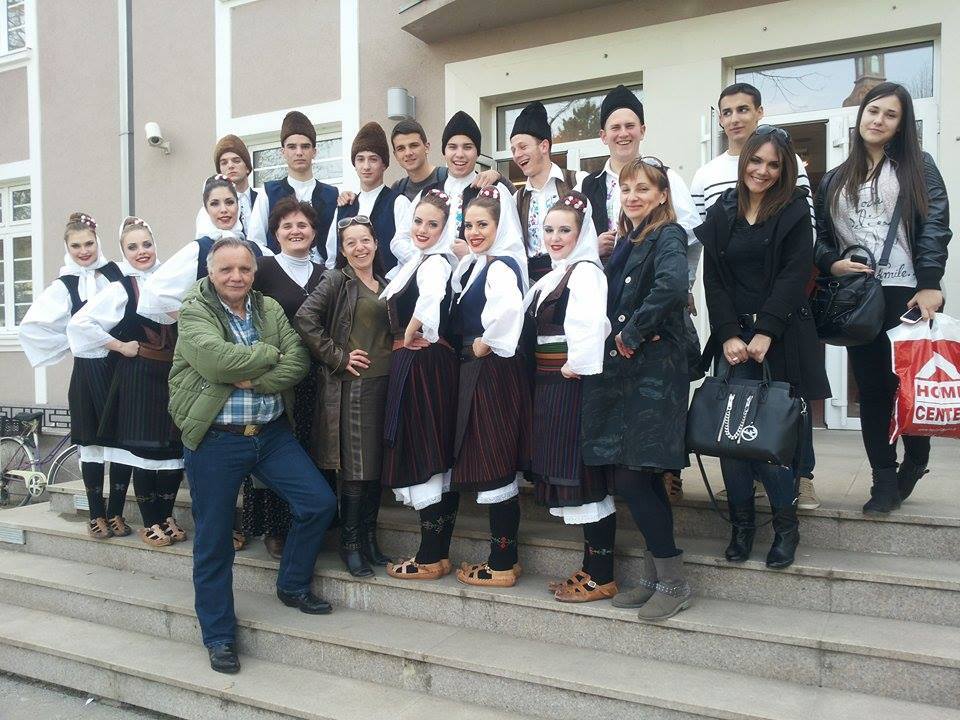 Фолклорна секција 8